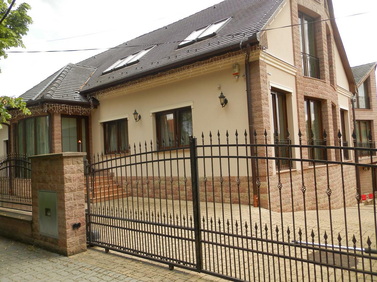 Nagyret Panzio Eger Bed & Breakfast Exterior photo