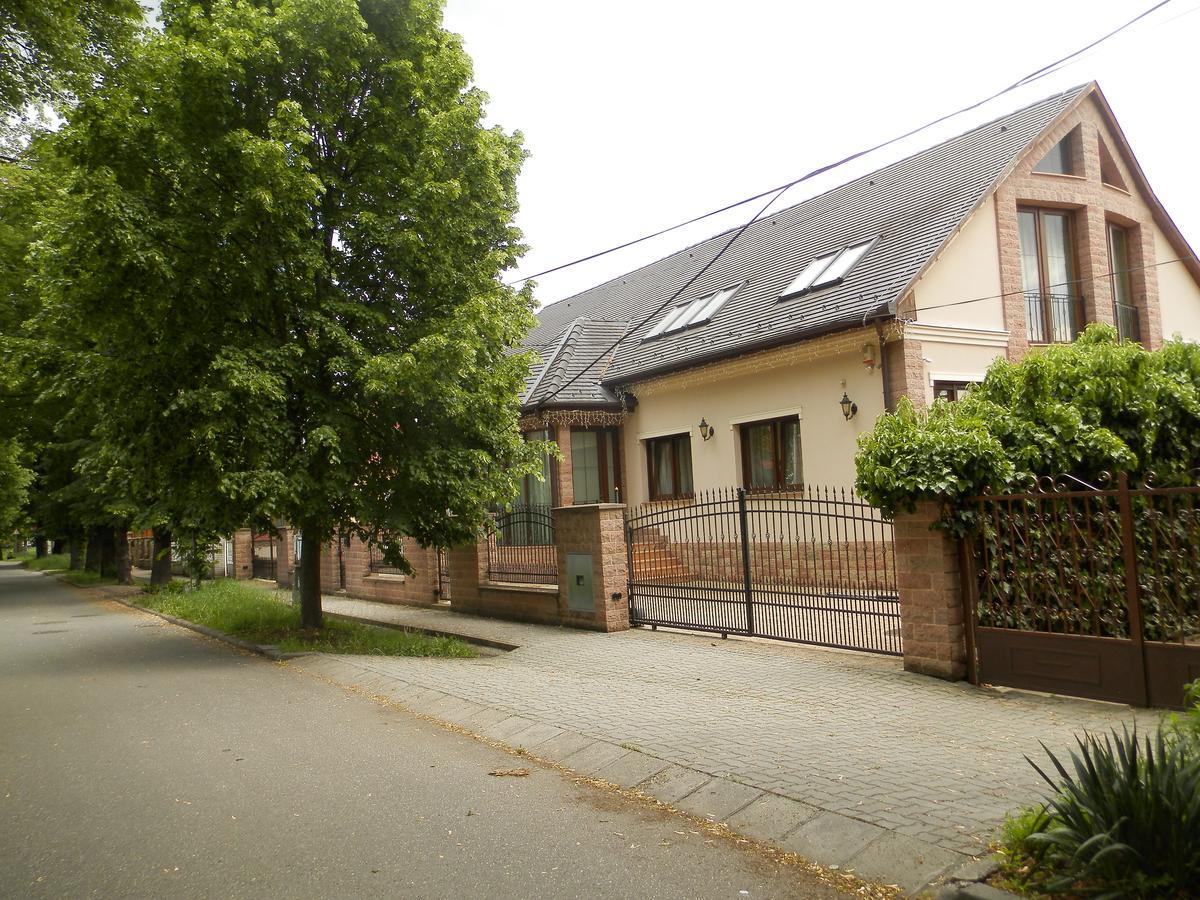 Nagyret Panzio Eger Bed & Breakfast Exterior photo